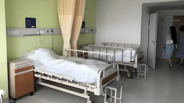 入户深圳宝安_变态男躲女神床下，尺度生猛的日本电影！ 你可能处在哪个纬度